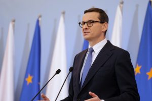 Premier: jeśli zarabiający do 12,8 tys. zł brutto stracą na Polskim Ładzie, będą mogli rozliczyć się jak w 2021 r.